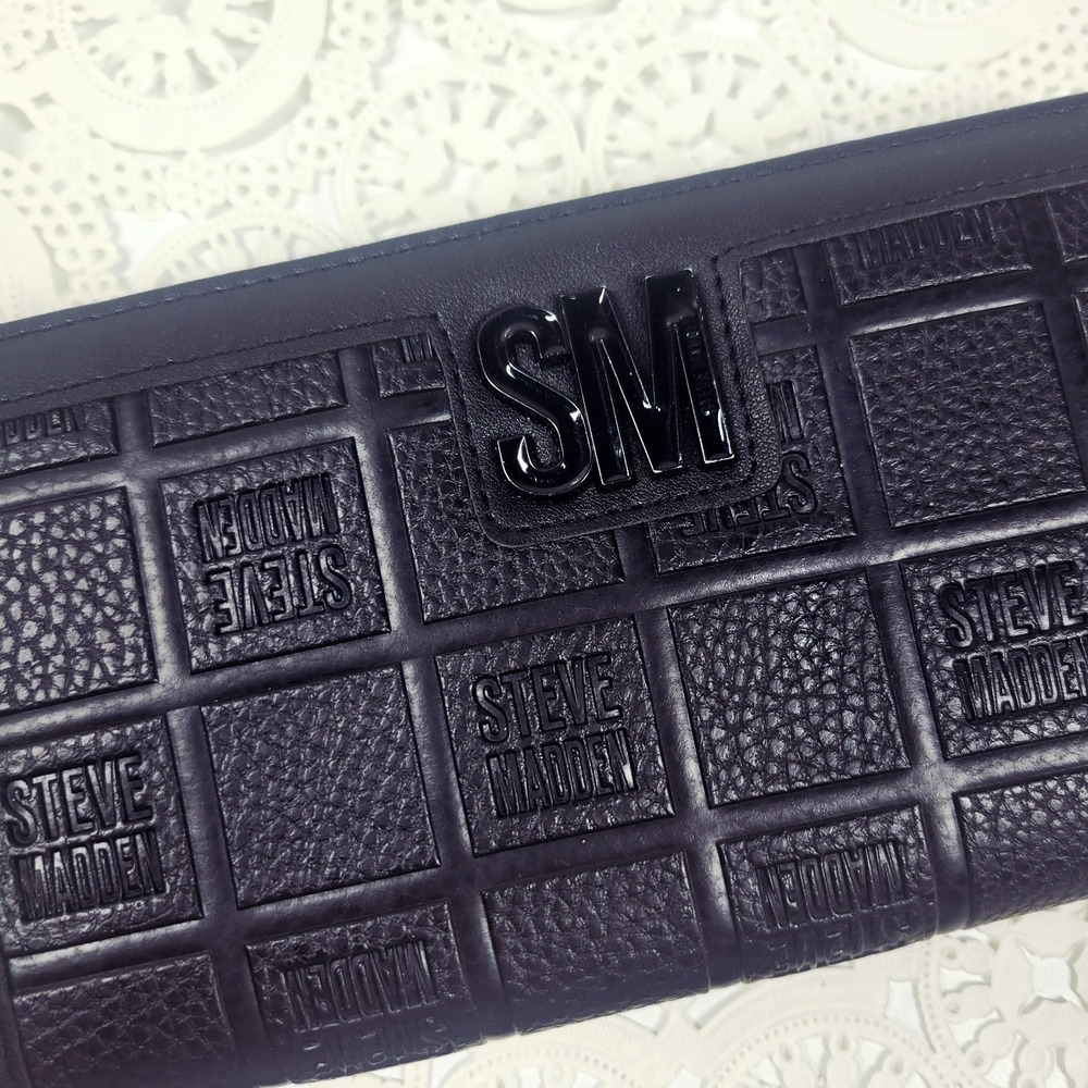 Steve Madden Black Embossed Women's Zip-Around Wristlet Wallet Wrist Strap - Picture 2 of 7